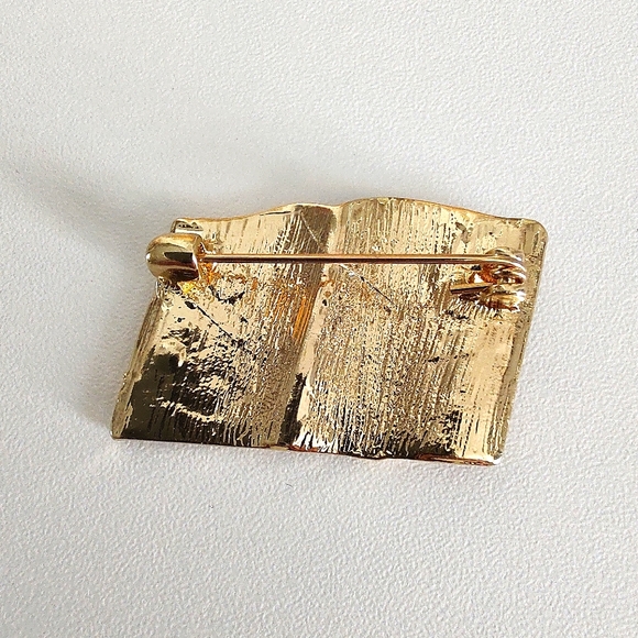 Bookish brooch - Picture 2 of 3